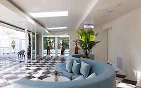 Short Stories Hotel Near The Grove